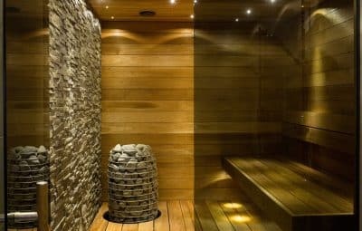 Sauna bois et pierre élégant